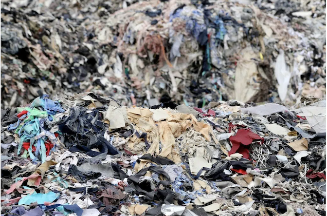 textile_waste_1 © Earth.Org